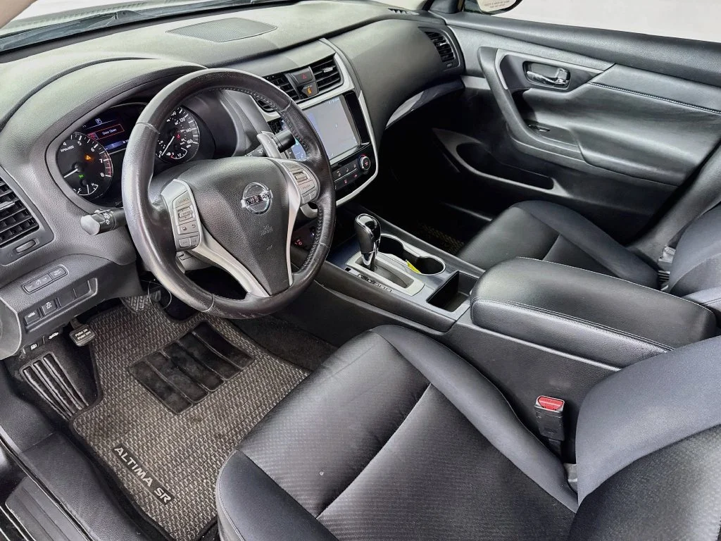 Used 2018 Super Black Clearcoat Nissan 2.5 SR image 10