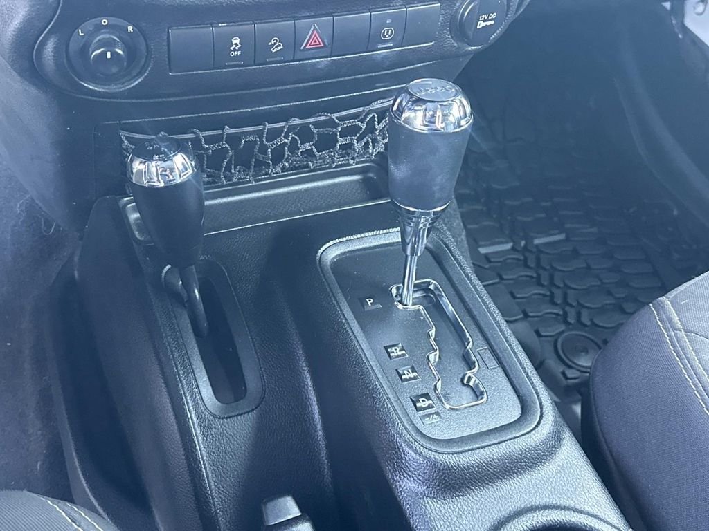Used 2018 White Jeep Unlimited Sahara image 23