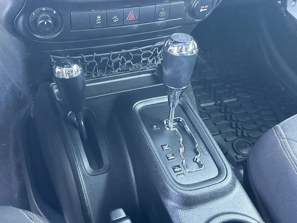 Used 2018 White Jeep Unlimited Sahara image 23