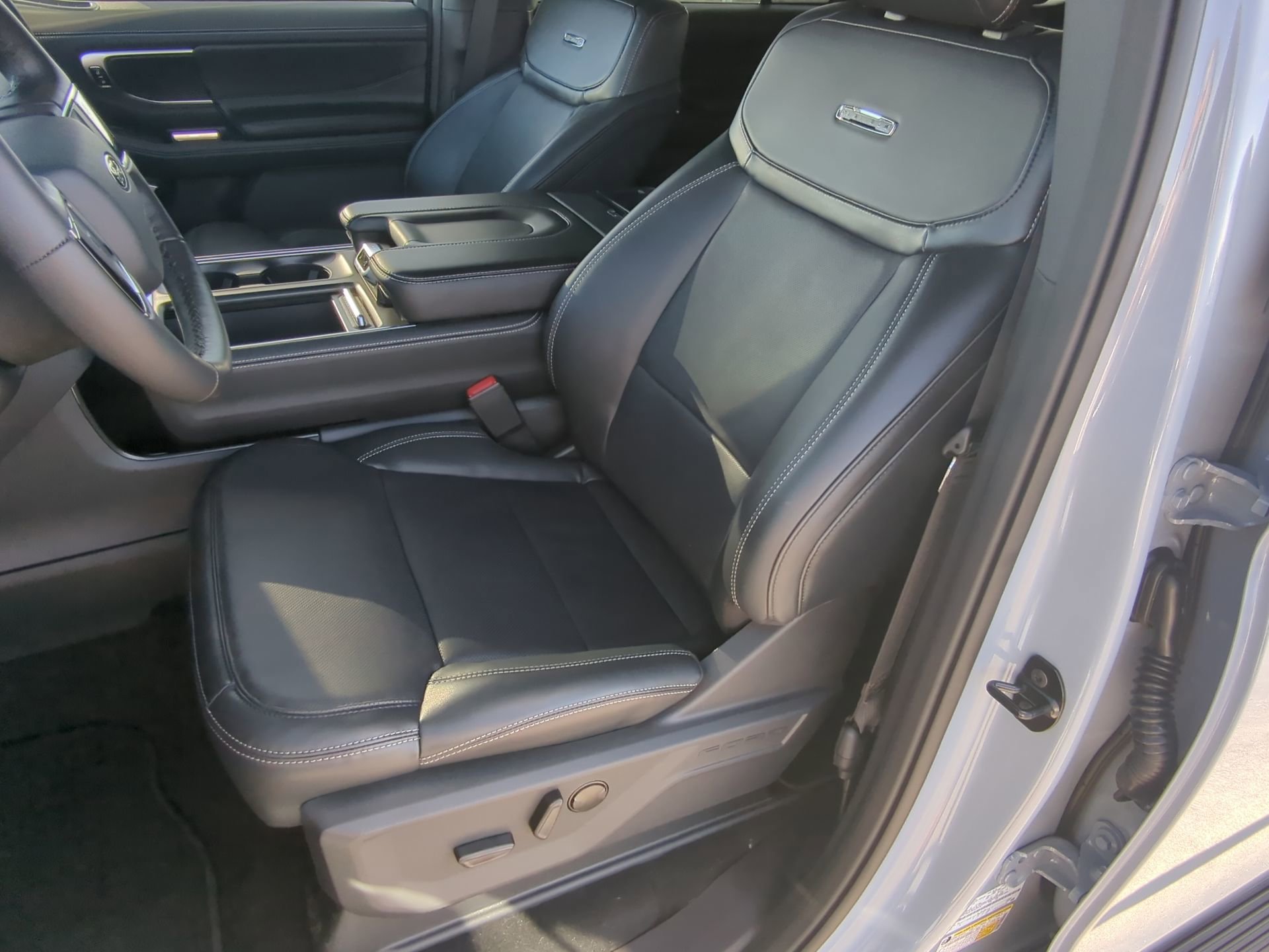New 2026 Glacier Gray Metallic Tri-Coat Ford MAX Platinum® image 55