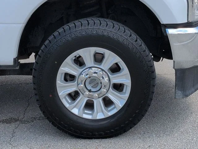 Certified Used 2020 Oxford White Ford XLT image 11