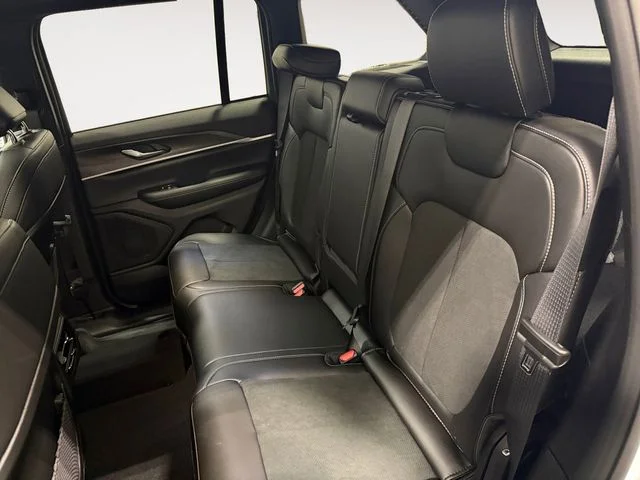 New 2026 Bright White Clear-Coat Exterior Paint Jeep Altitude image 13