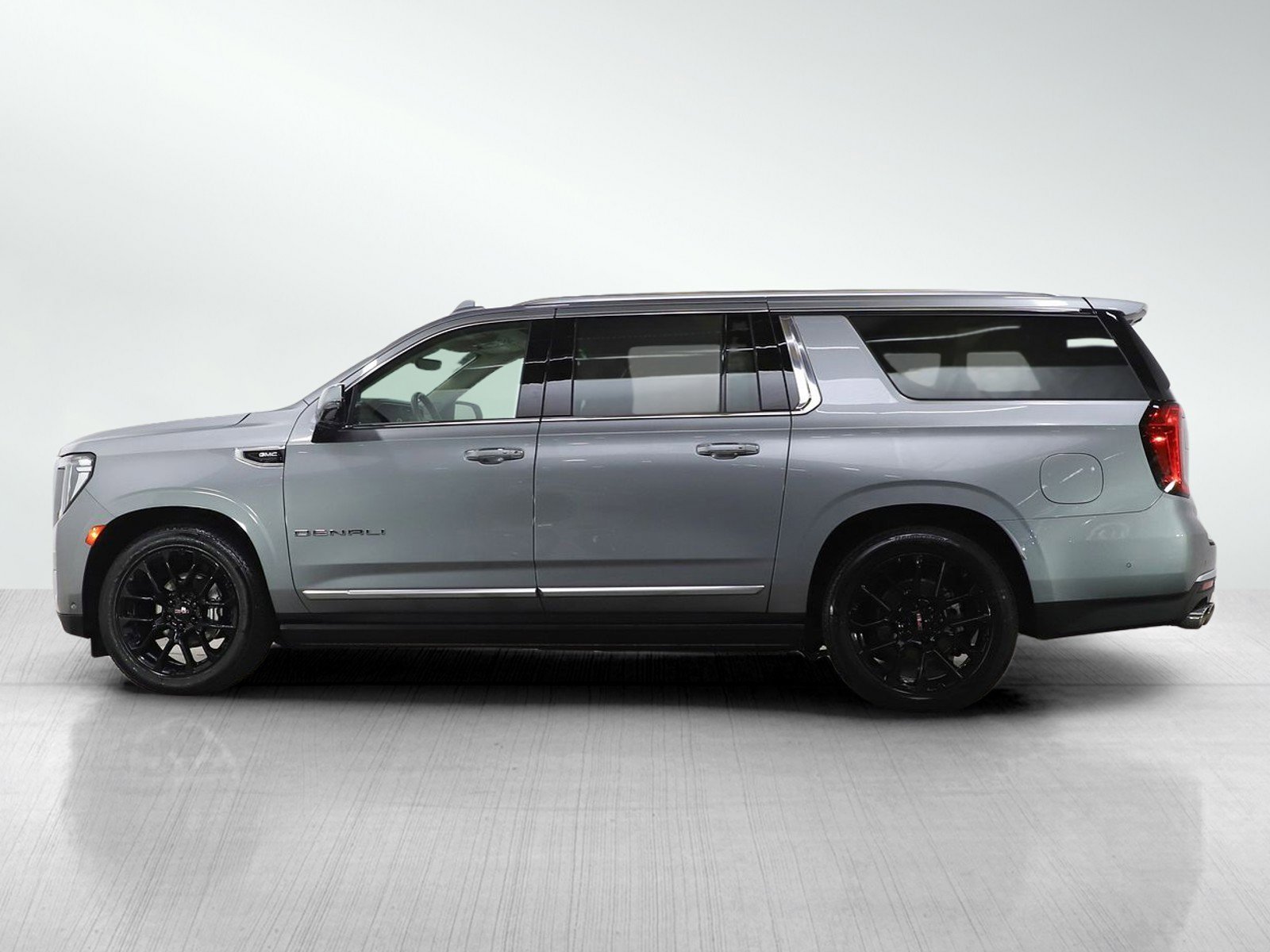 Used 2023 GMC Yukon XL Denali with VIN 1GKS2JKL3PR397519 for sale in White Bear Lake, Minnesota