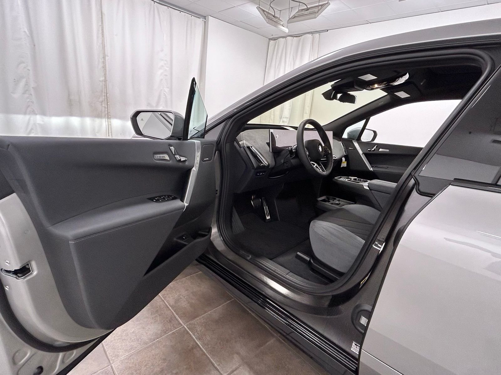 New 2026 Space Silver Metallic BMW xDrive45 image 24