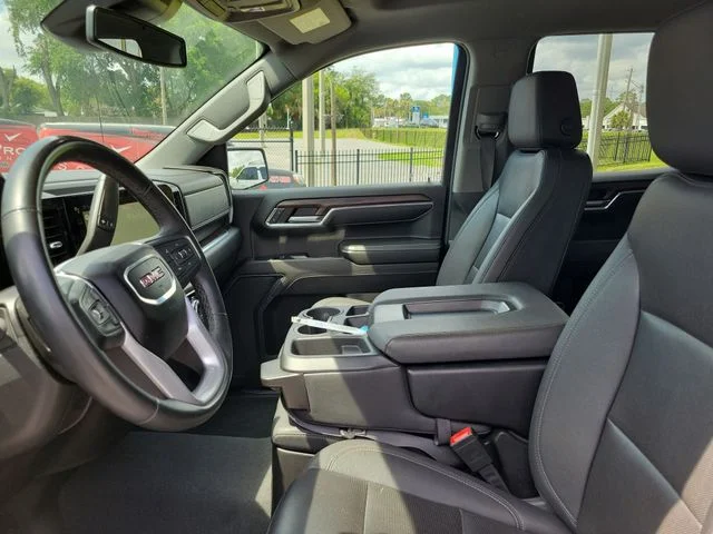 Used 2024 White GMC SLT image 11