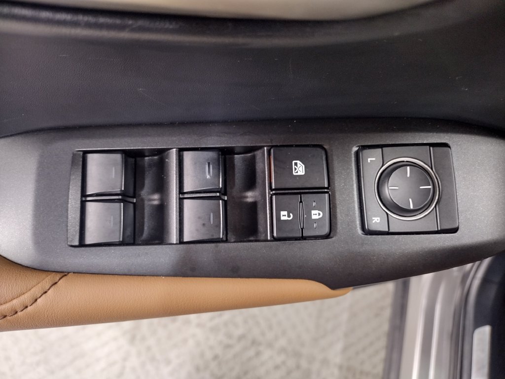 Used 2017 Silver Lexus 200t image 20