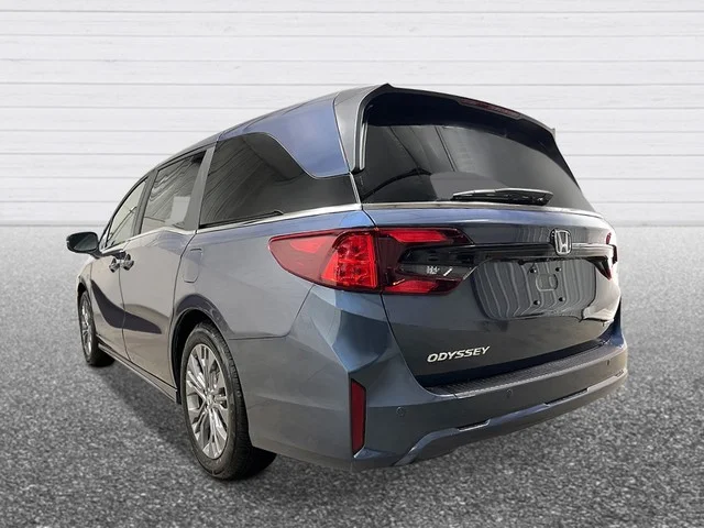 New 2026 Smoke Blue Pearl Honda Touring image 4