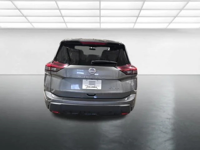 Used 2024 Gray Nissan SV image 5