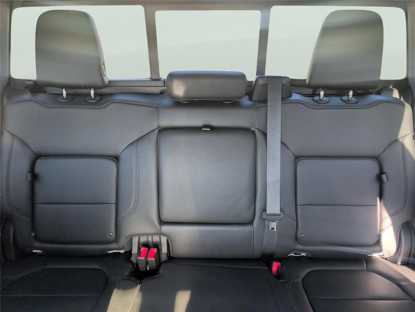 Used 2022 Summit White Chevrolet LTZ image 27