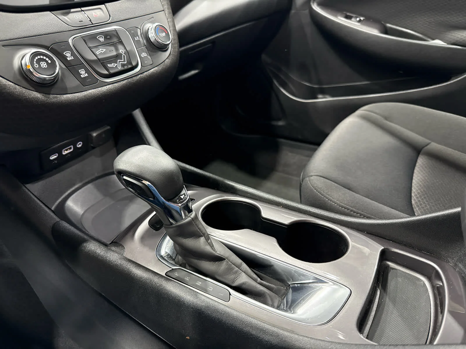 Used 2022 MINERAL GRAY METALLIC Chevrolet LS image 18
