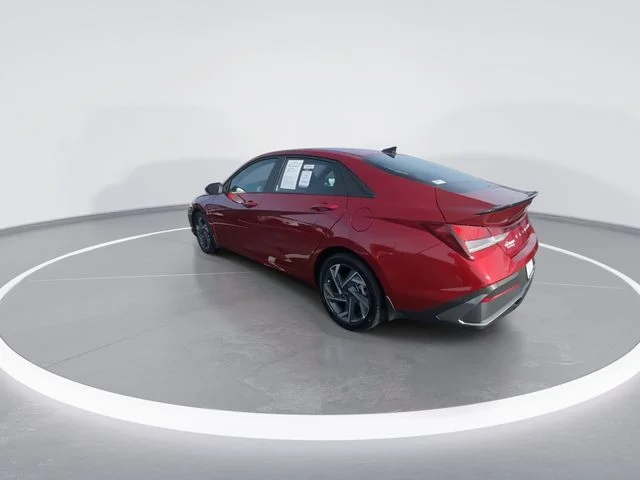 Used 2025 Red Hyundai SEL Sport image 6