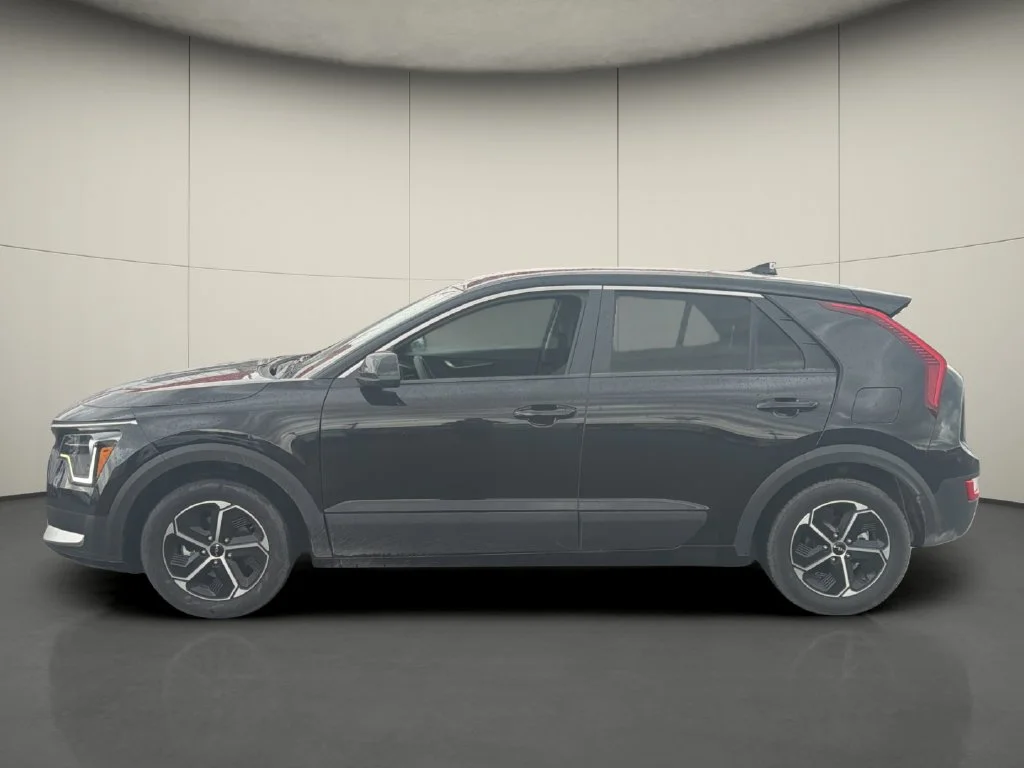 Used 2025 Black Kia LX image 4