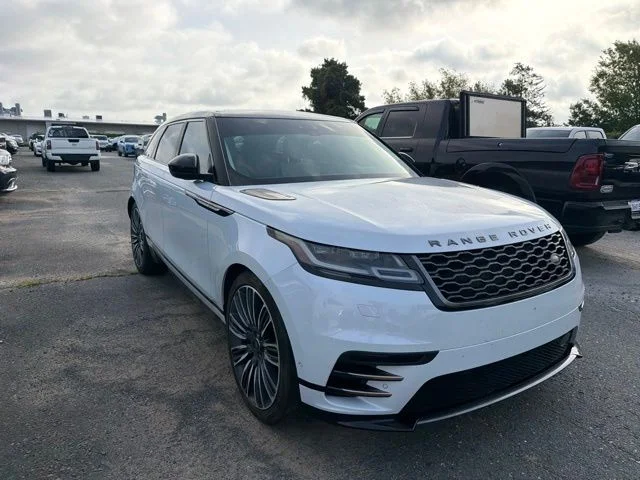 Used 2019 White Land Rover SE R-Dynamic image 6
