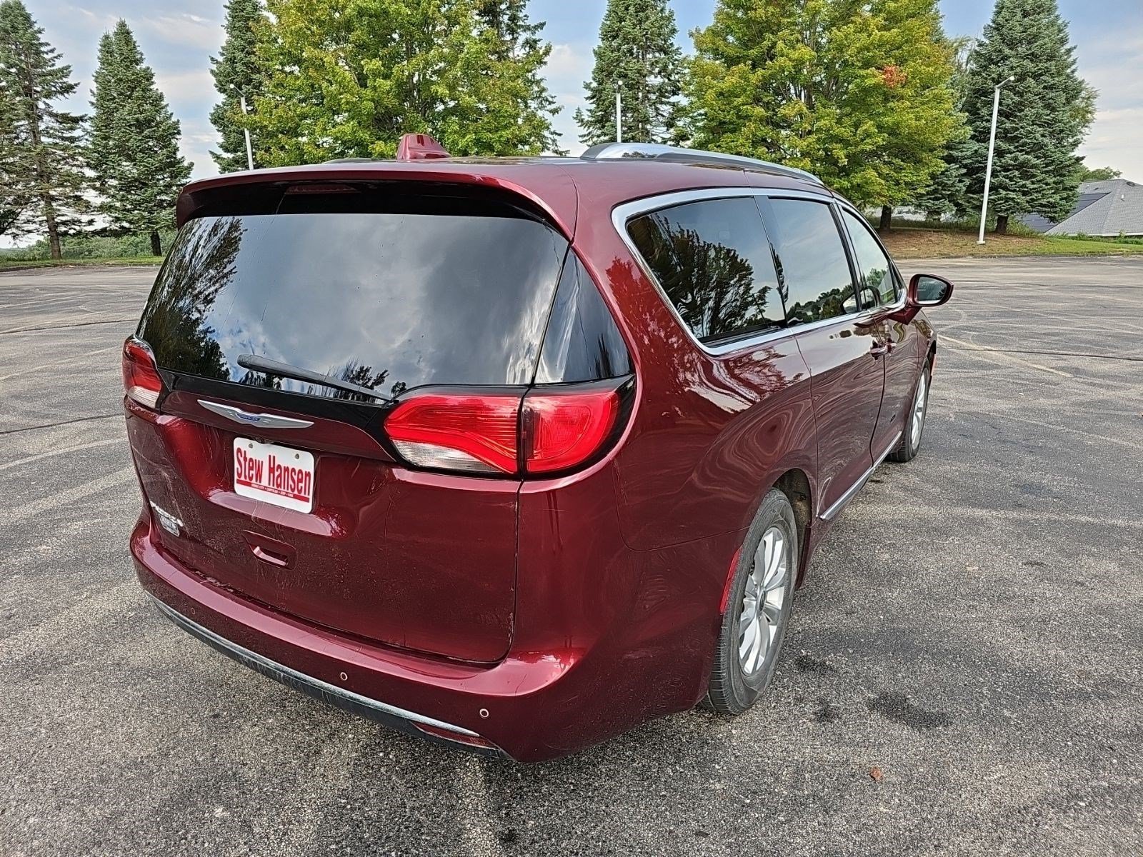 Used 2019 Velvet Red Pearlcoat Chrysler Touring L image 5