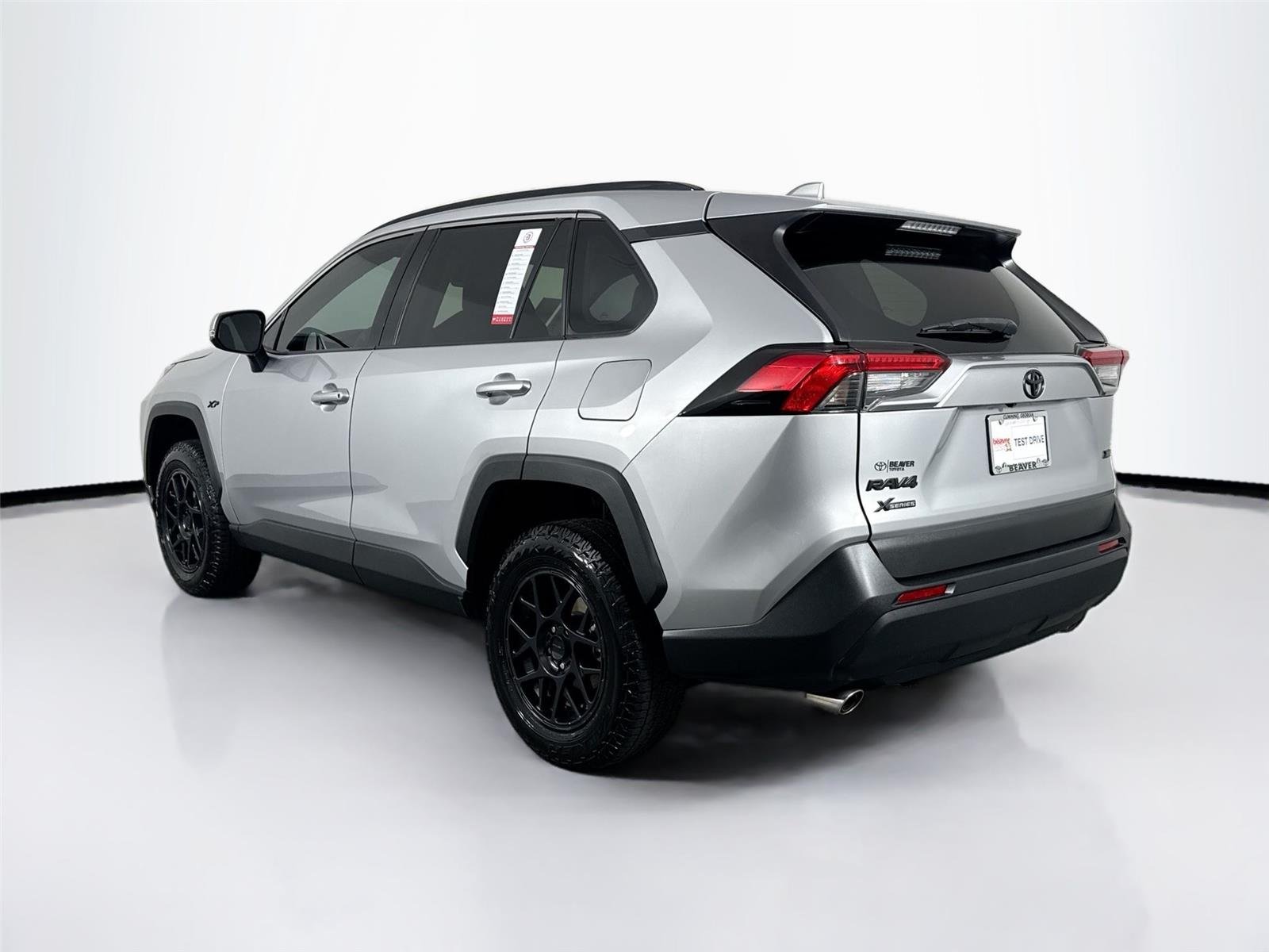 Used 2022 Silver Sky Metallic Toyota XLE image 11