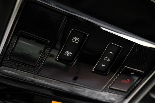 New 2026  Land Rover SE image 33