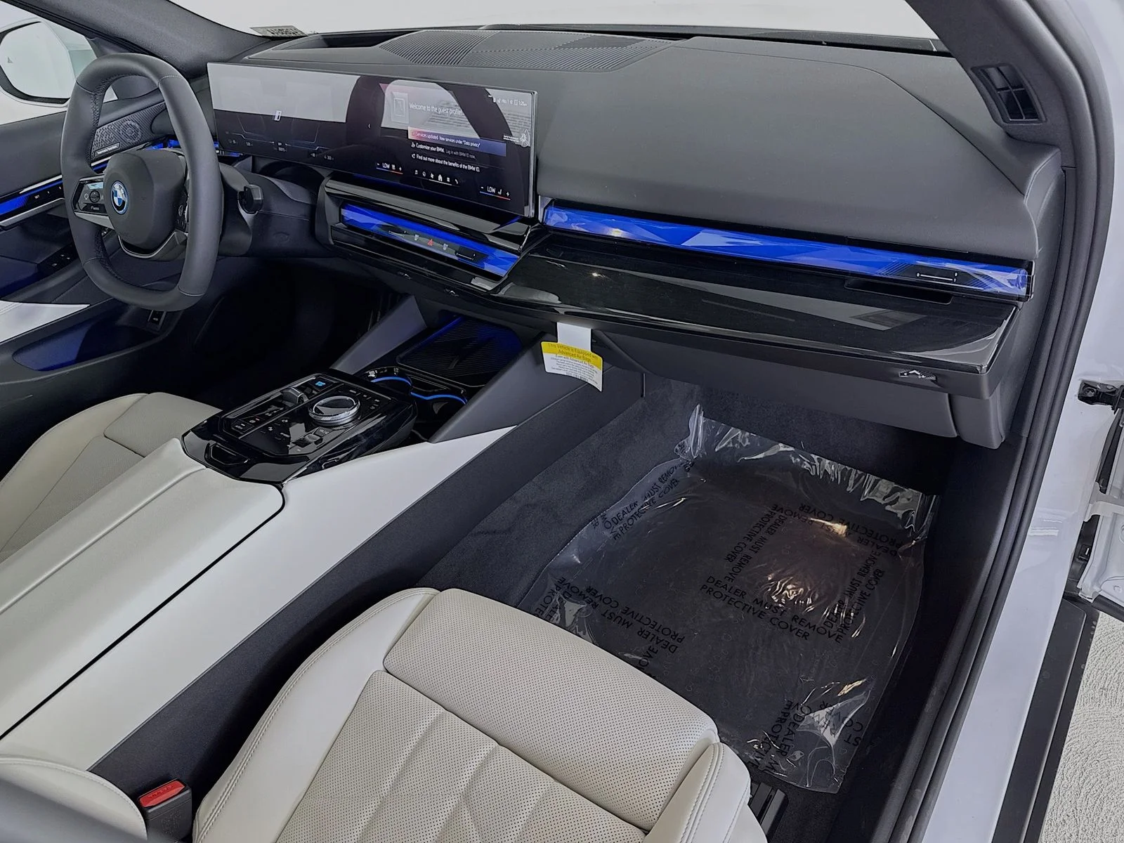 New 2026 Mineral White Metallic BMW eDrive40 image 31