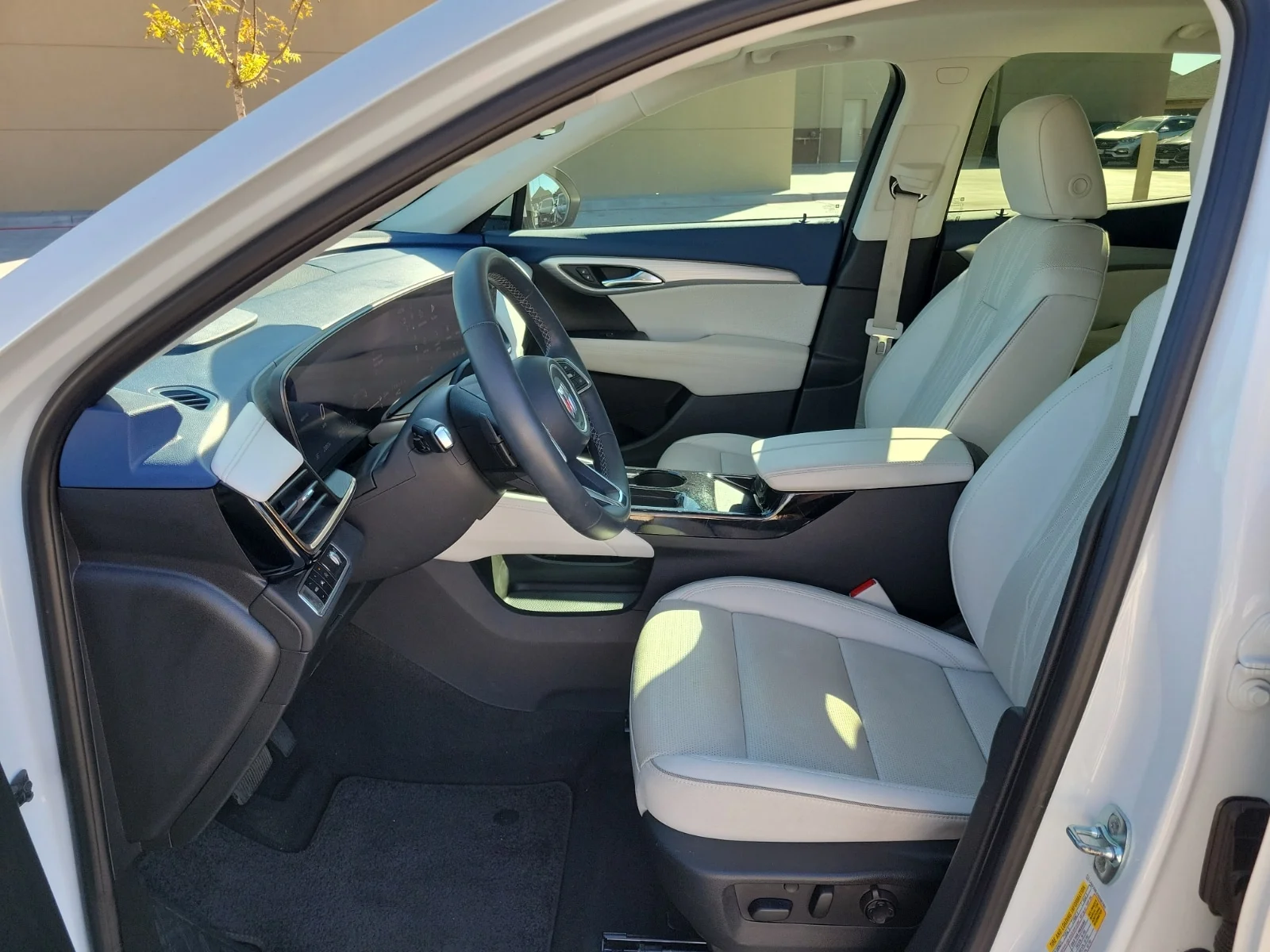 Used 2025 White Buick Avenir AWD image 12