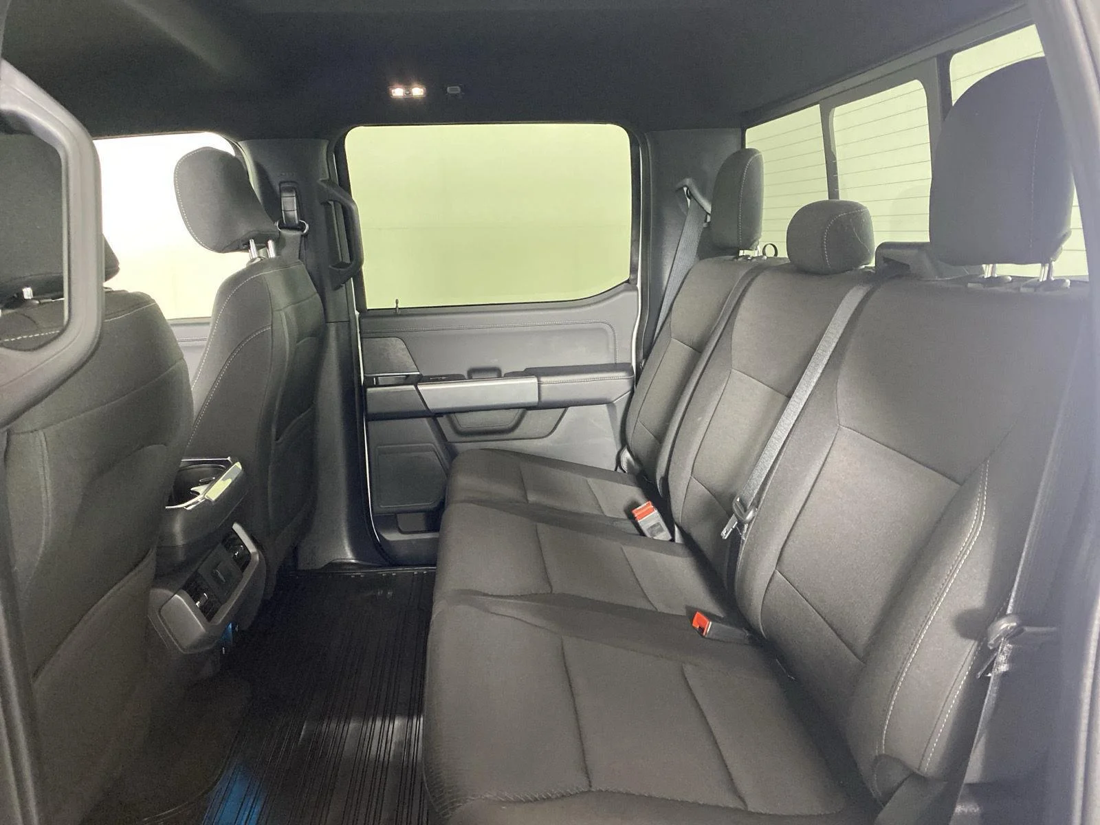 Used 2025 Oxford White Ford XLT image 27