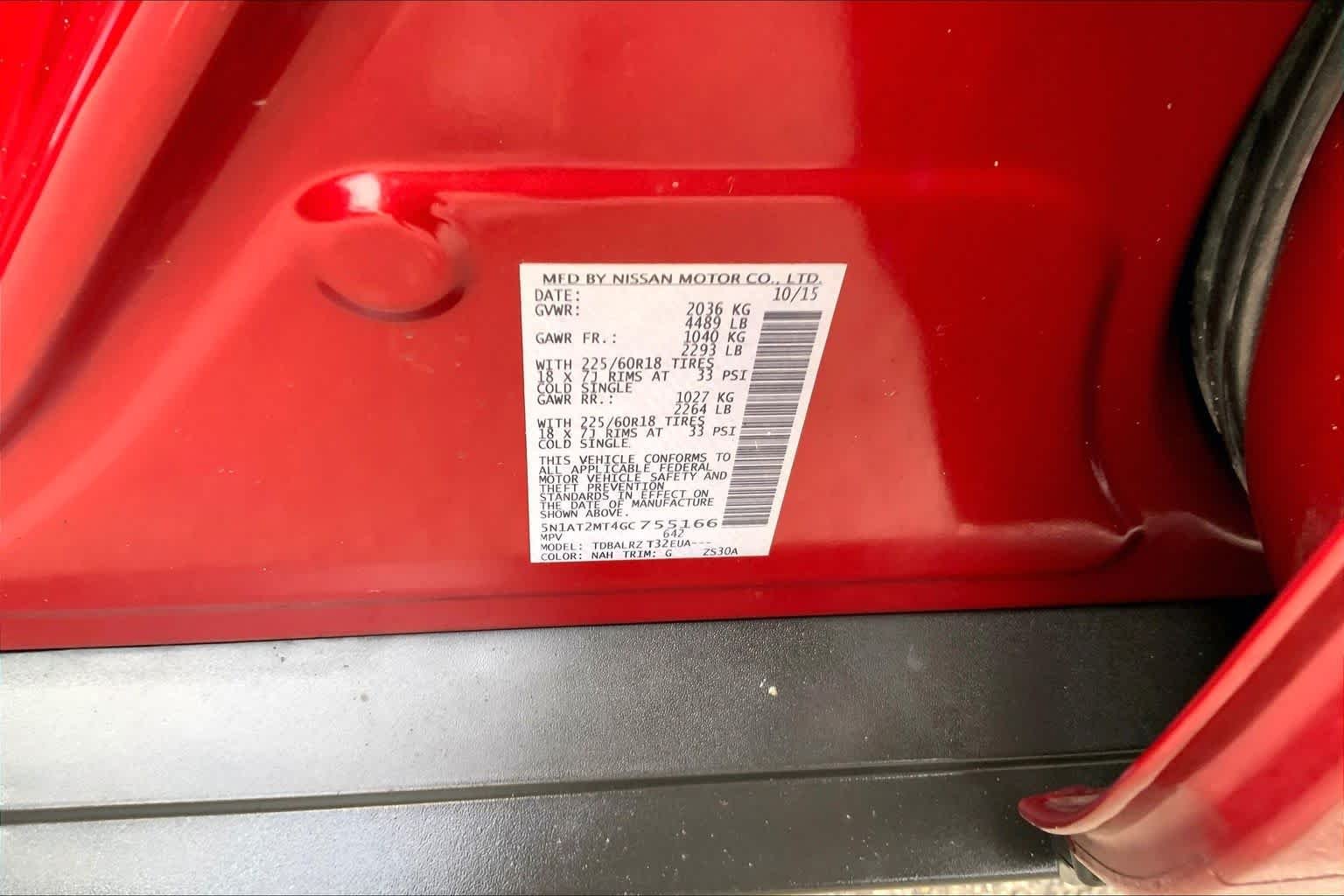Used 2016 Cayenne Red Nissan SL image 32