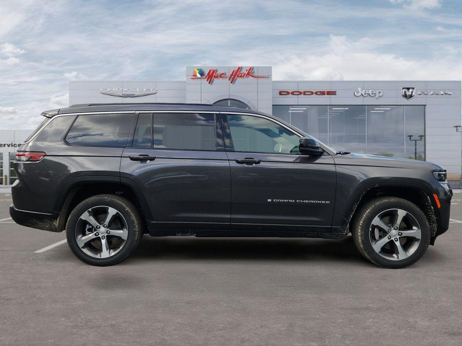 New 2026 Baltic Gray Metallic Clear-Coat Exterior Paint Jeep Limited image 6