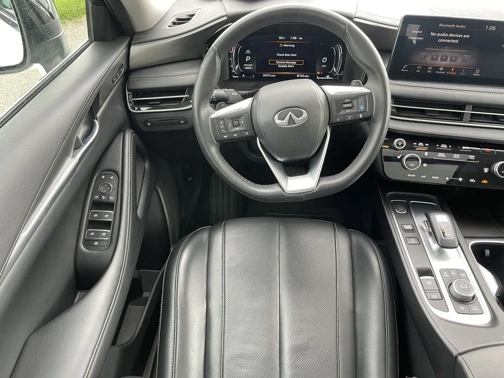 Used 2025 Majestic White INFINITI LUXE image 13