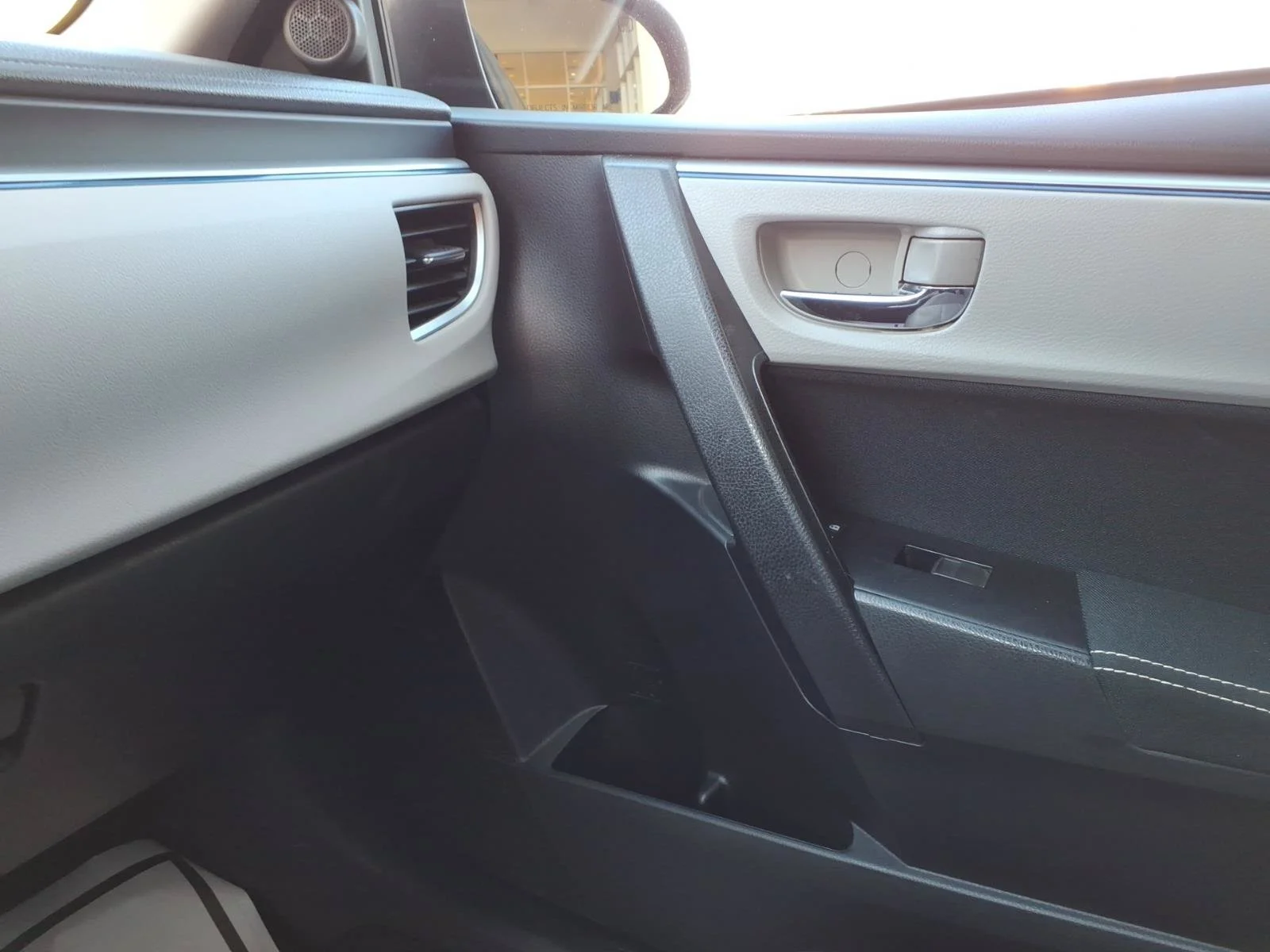 2014 Toyota Corolla LE Eco - Photo 23
