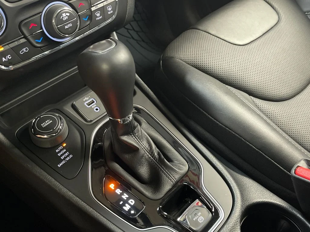 Used 2023 Gray Jeep Altitude image 26