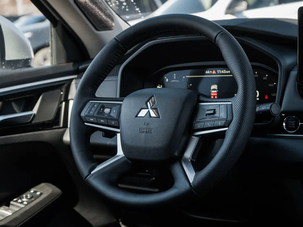 New 2026 Alloy Silver Metallic Mitsubishi SE image 15