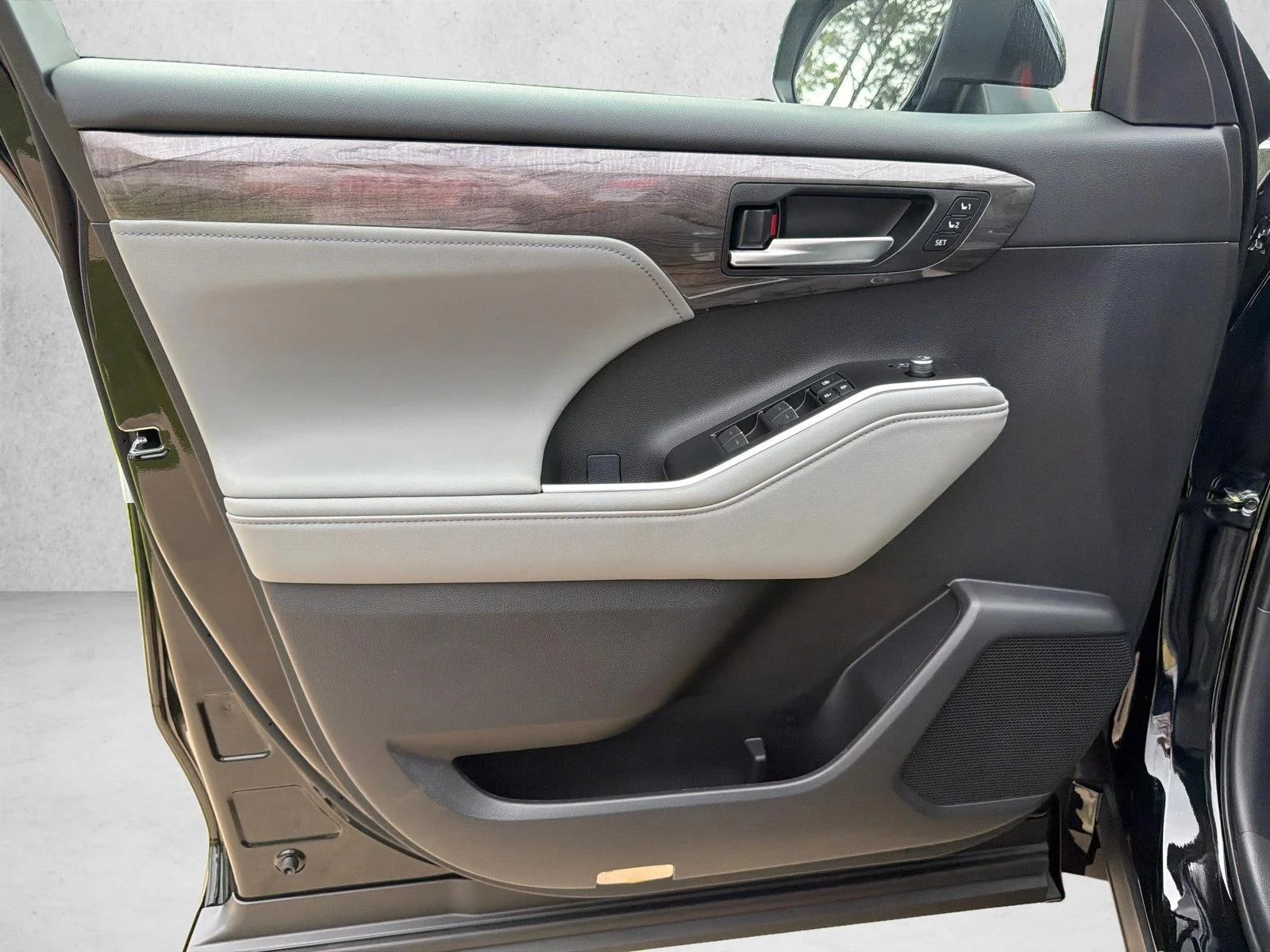 New 2026 Midnight Black Metallic Toyota Platinum image 10