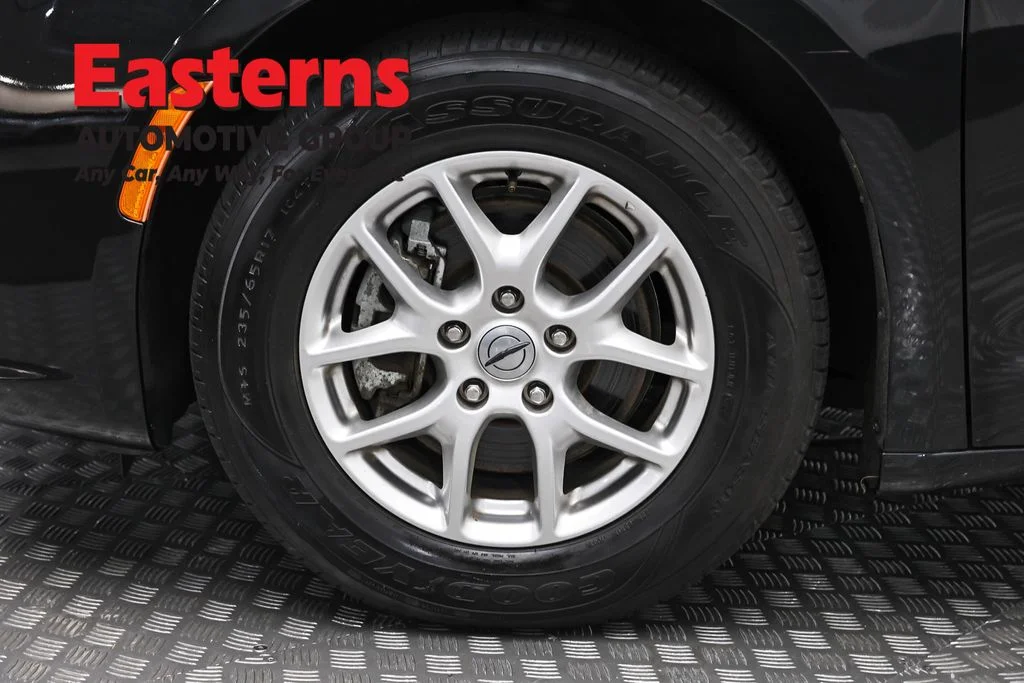 Used 2023 Black Chrysler Touring L image 33