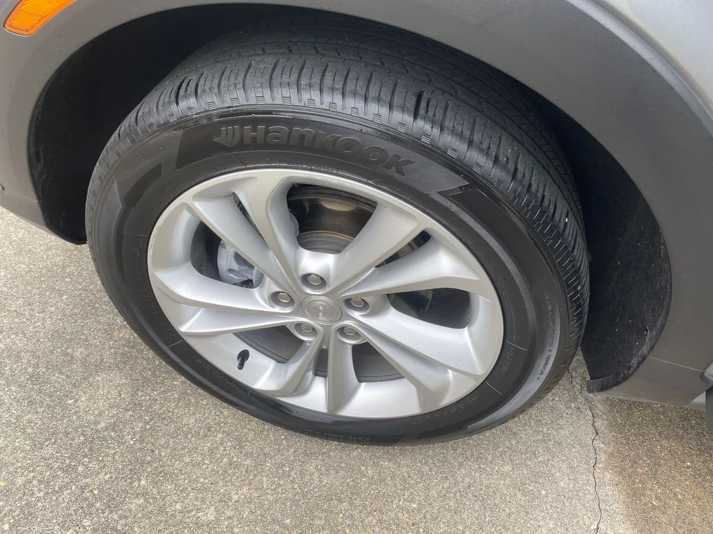 Used 2023 Gray Buick Preferred image 31