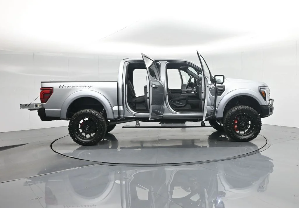 New 2025 Iconic Silver Metallic Ford Lariat image 4