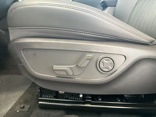 New 2027 Snow White Pearl Kia X-Line S image 16
