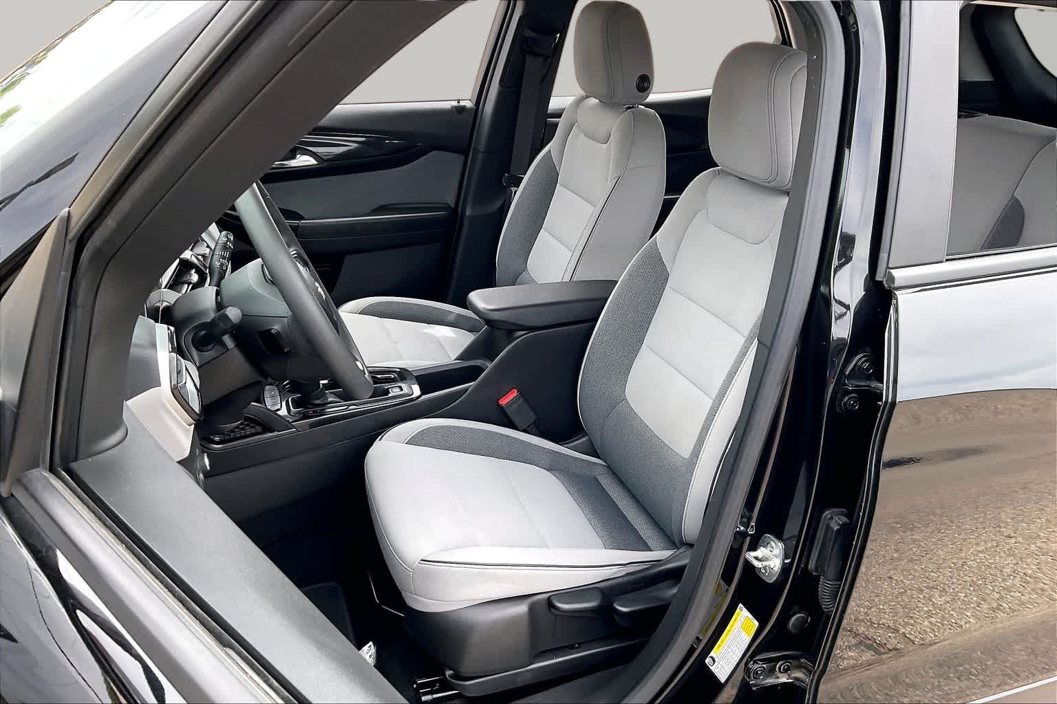 Used 2025 Mosaic Black Metallic Chevrolet LT image 8