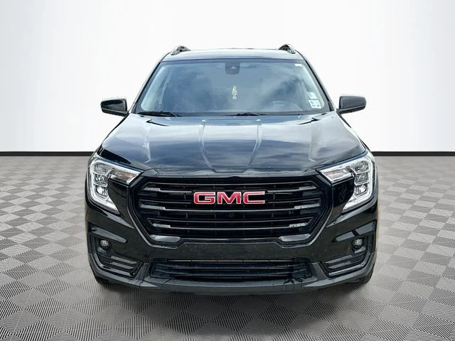 Used 2022 Black GMC SLT image 2