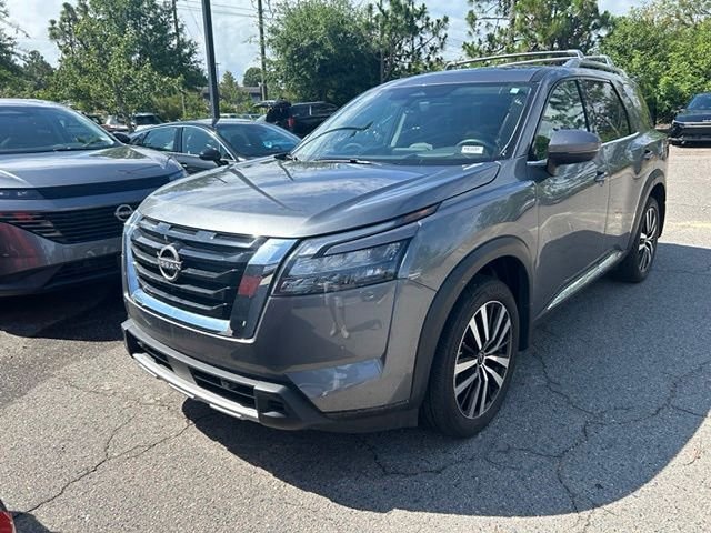 Used 2025 Gray Nissan Platinum image 10