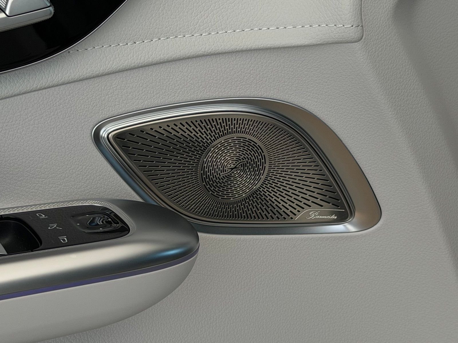 New 2027 Polar White Mercedes-Benz EQE 320+ image 13