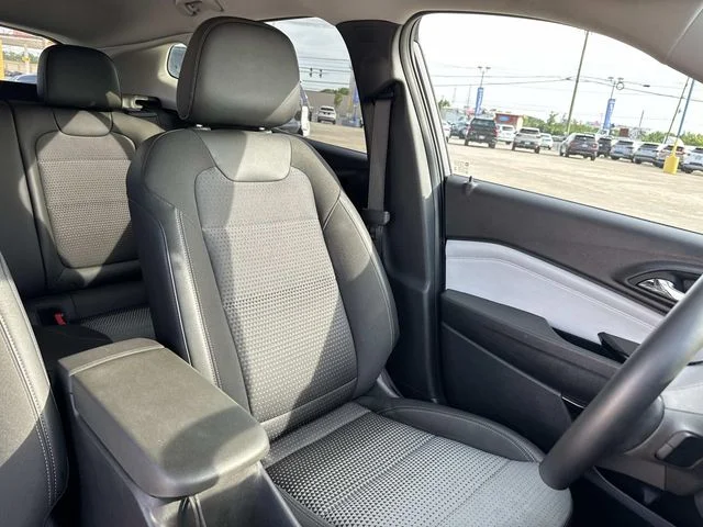 Used 2025 Gray Chevrolet LT image 28