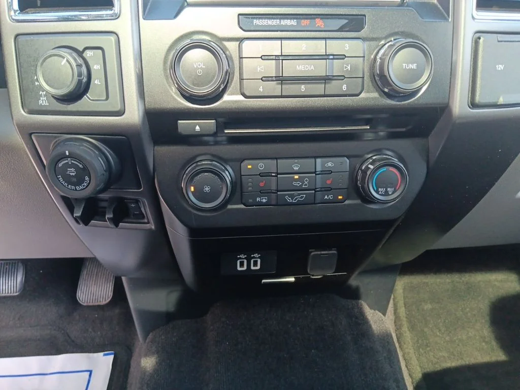 Used 2016 Ingot Silver Metallic Ford XLT image 22