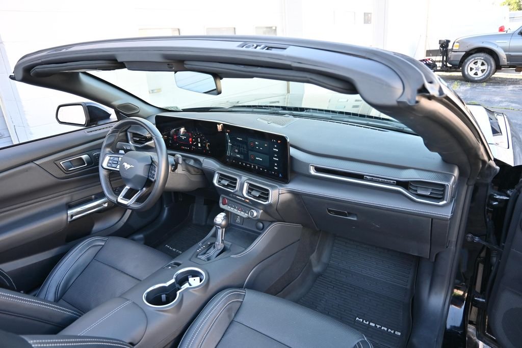 Used 2025 Shadow Black Ford GT Premium image 24