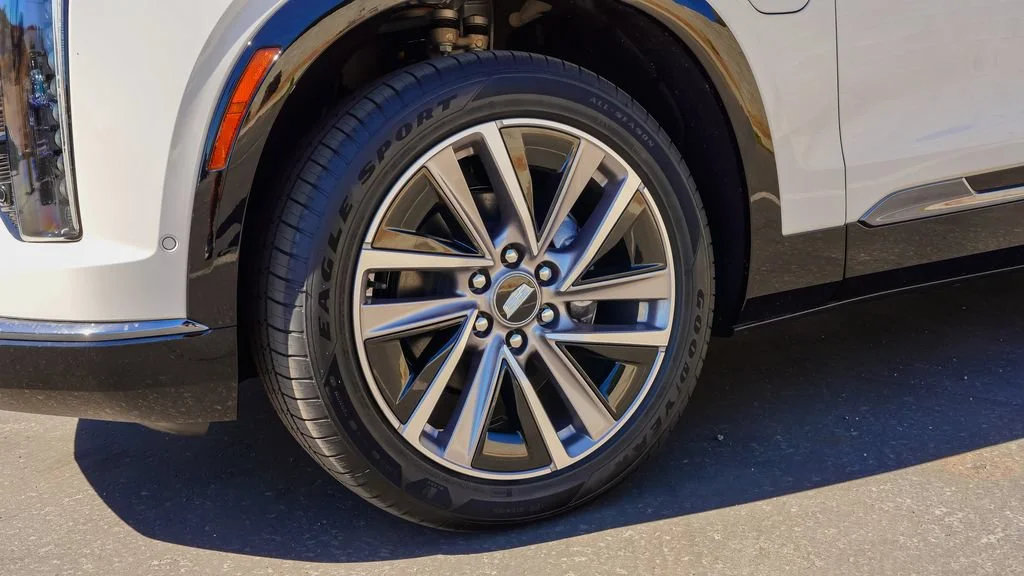 2027 Cadillac VISTIQ Sport - Photo 7