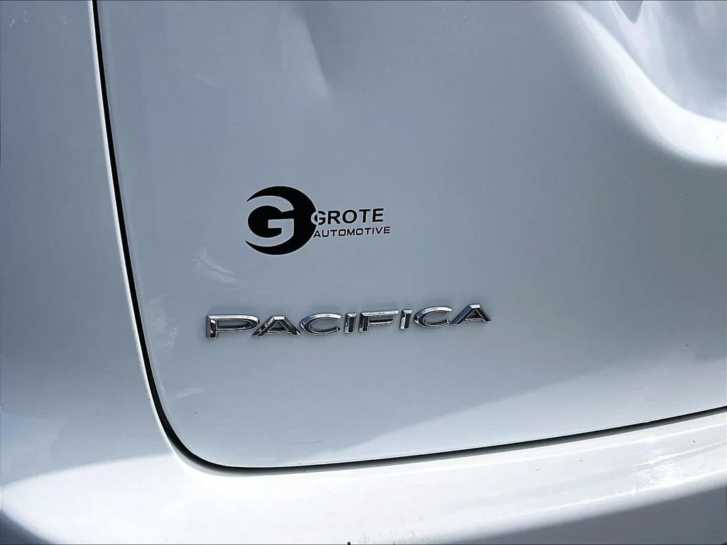 Used 2022 White Chrysler Touring L image 8