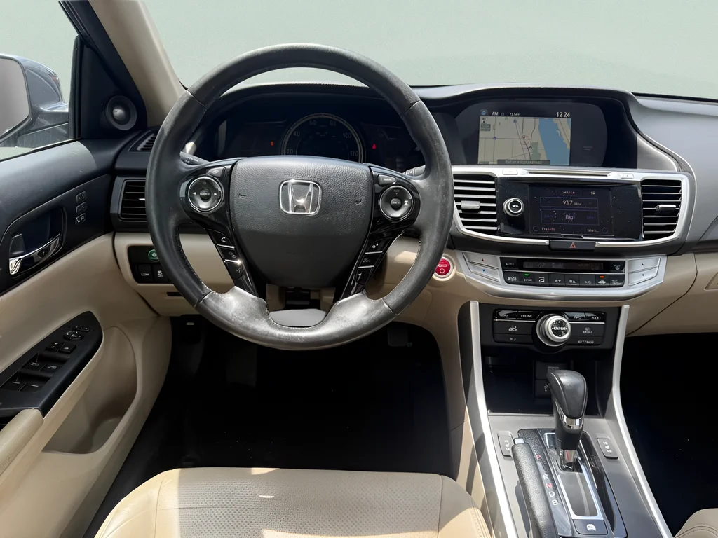 Used 2014 Modern Steel Metallic Honda Touring image 22