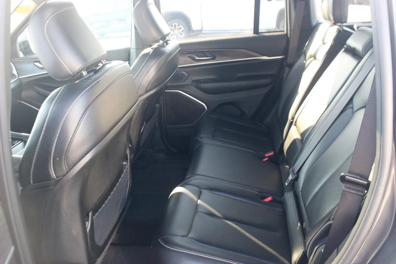 Used 2024 Grey Jeep 4x4 image 36