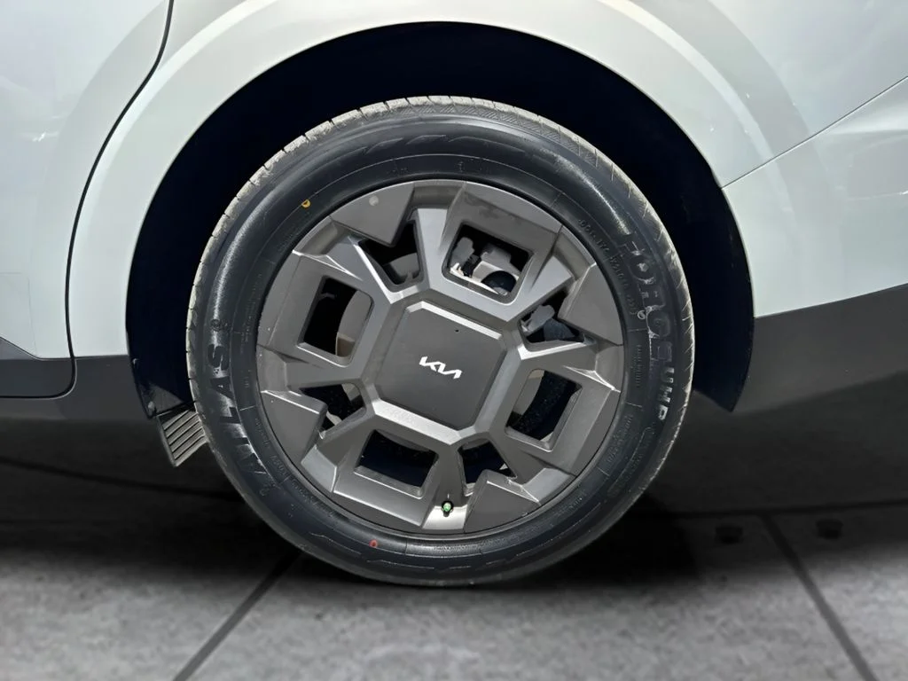 Used 2025 White Kia SX image 35