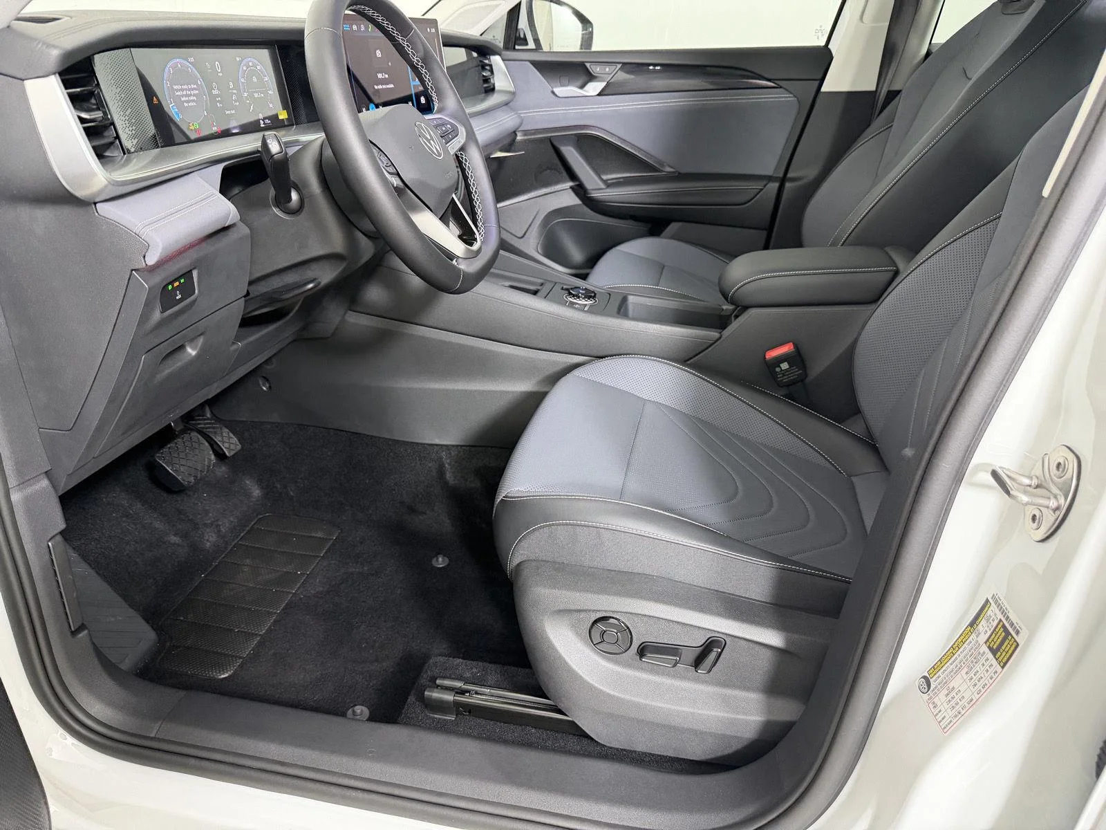 New 2026 Pure White Volkswagen SE image 9