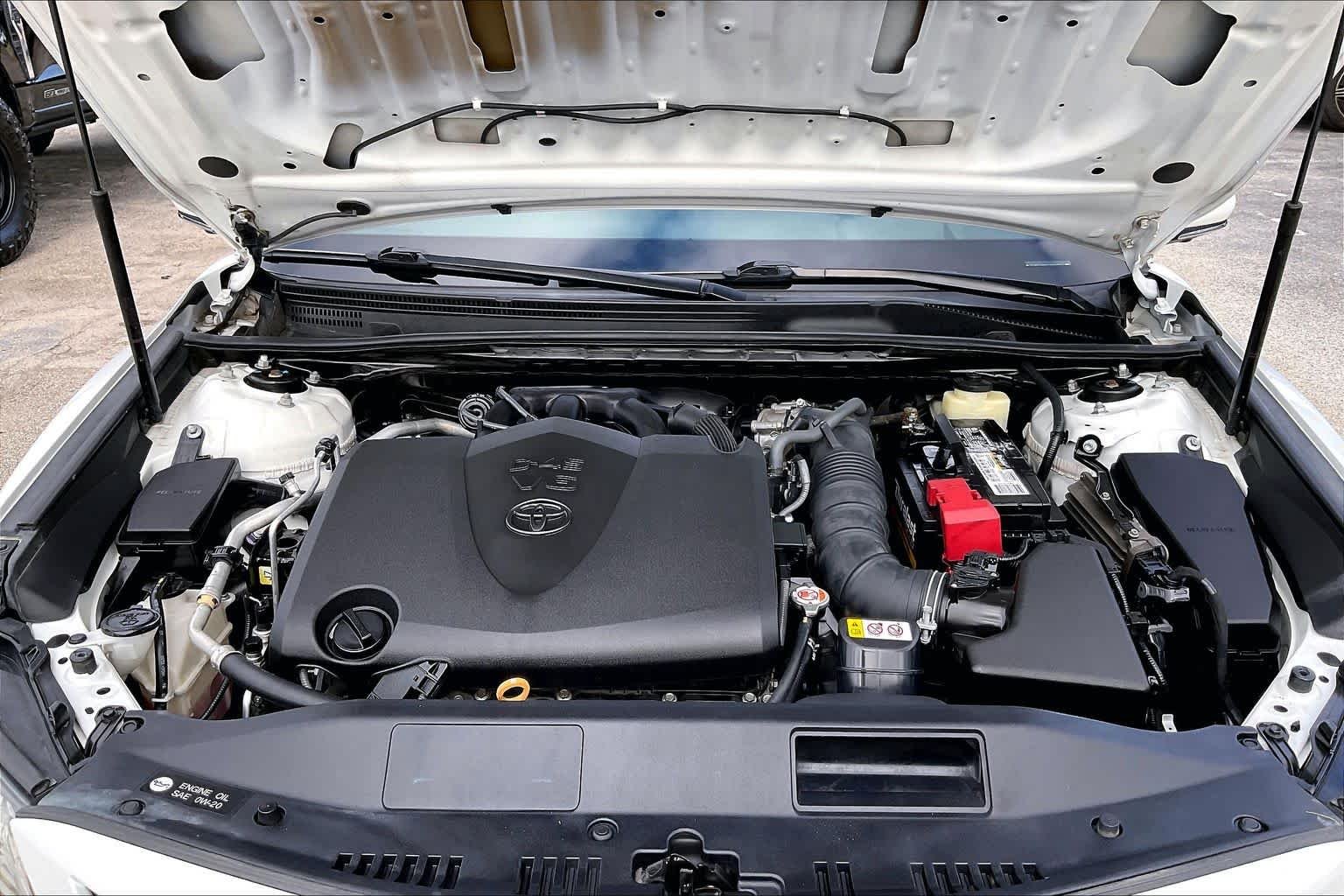 Used 2018 Wind Chill Pearl Toyota XSE V6 image 29