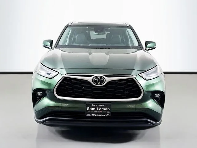 Used 2023 Green Toyota XLE image 2
