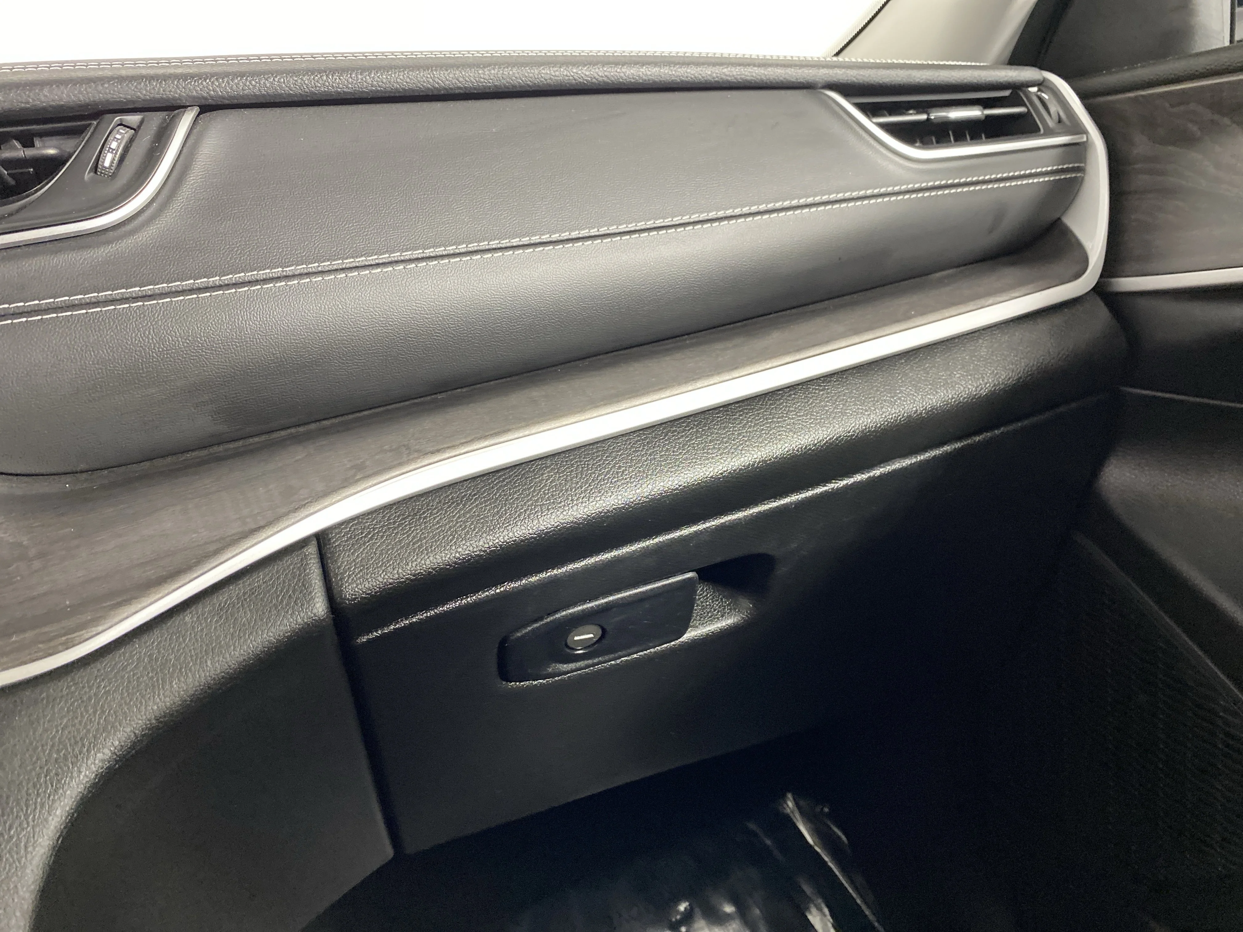Used 2023 Bright White Clearcoat Jeep Limited image 32